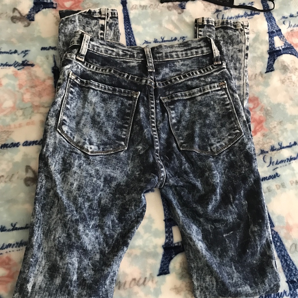 RIPPED ACID WASHED HIGH WAISTED JEANS